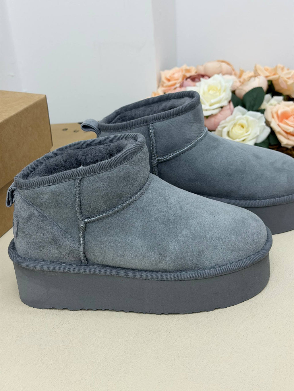 Gris Velours Kürklü Mini Bot – Antrasit Gri