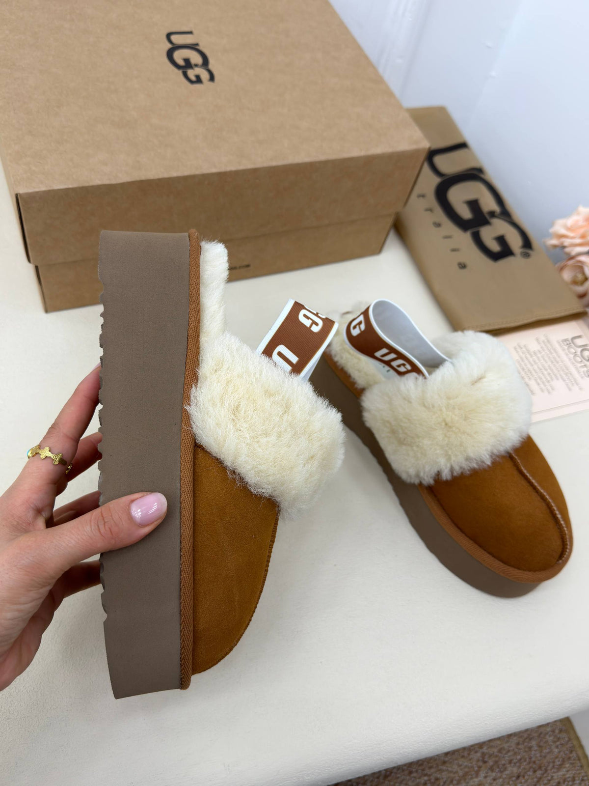 Caramel Bliss Kürklü Platform Terlik – Taba & Ekru