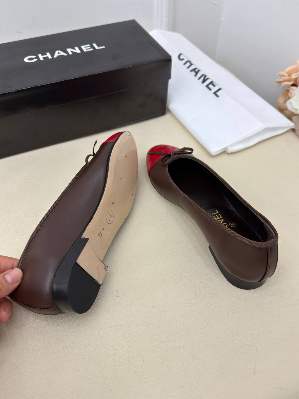 Rouge Élégance Çift Renk Fiyonklu Babet – Kahve & Bordo