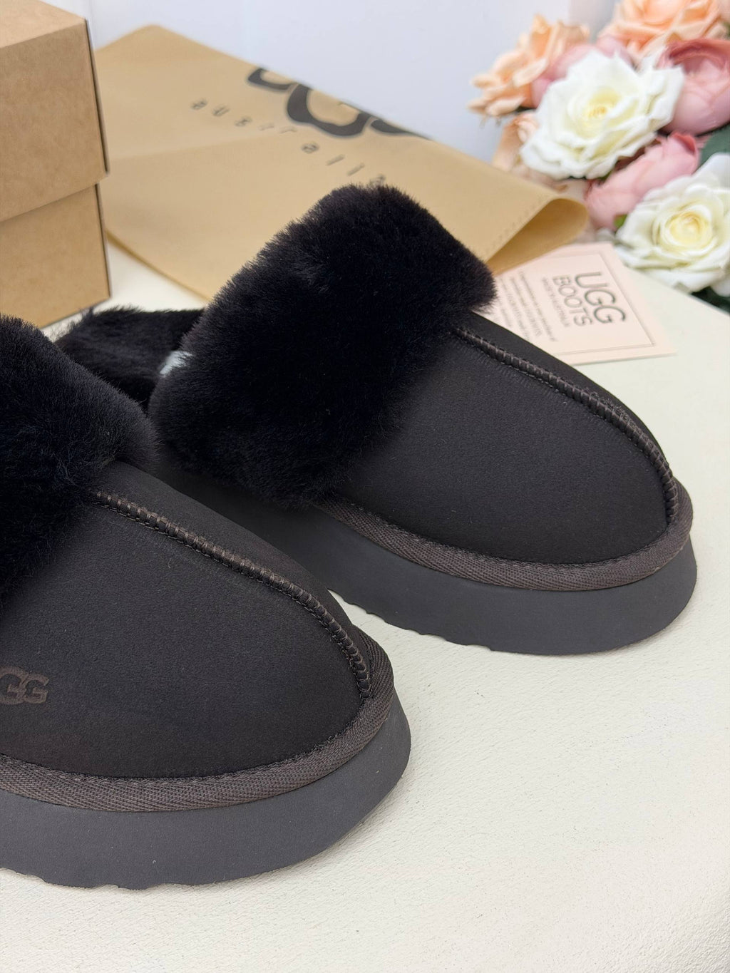 Veloura Noir Kürk Detaylı Platform Terlik – Siyah