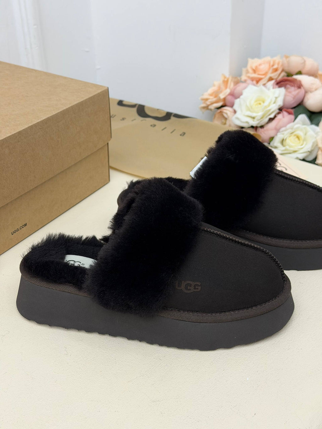 Veloura Noir Kürk Detaylı Platform Terlik – Siyah