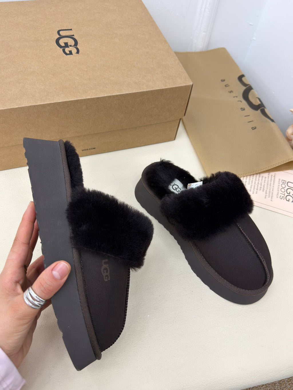 Veloura Noir Kürk Detaylı Platform Terlik – Siyah