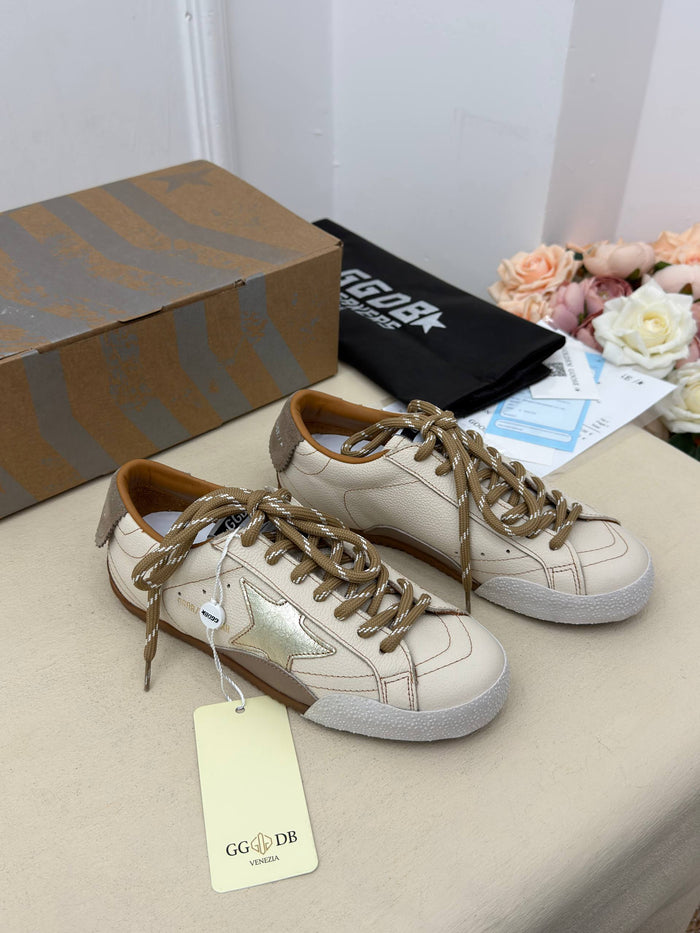 Aurelia Gold Yıldız Detaylı Sneaker – Krem & Altın