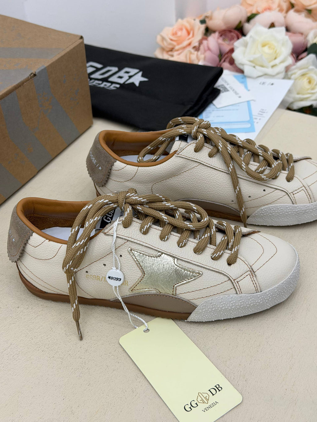 Aurelia Gold Yıldız Detaylı Sneaker – Krem & Altın