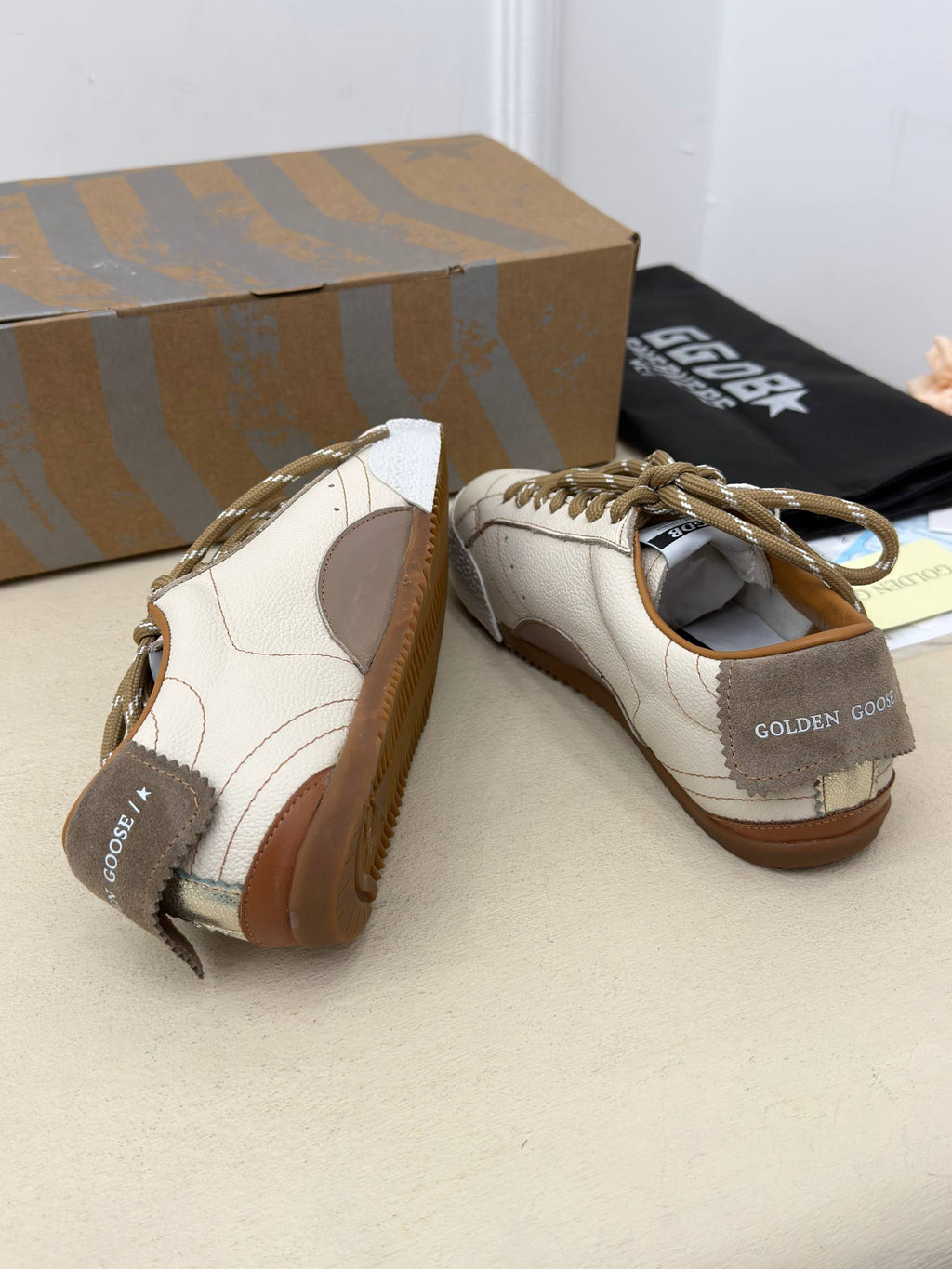 Aurelia Gold Yıldız Detaylı Sneaker – Krem & Altın