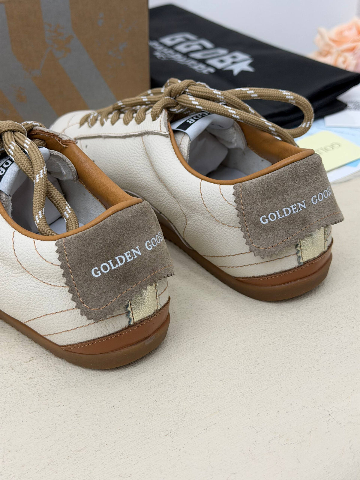 Aurelia Gold Yıldız Detaylı Sneaker – Krem & Altın