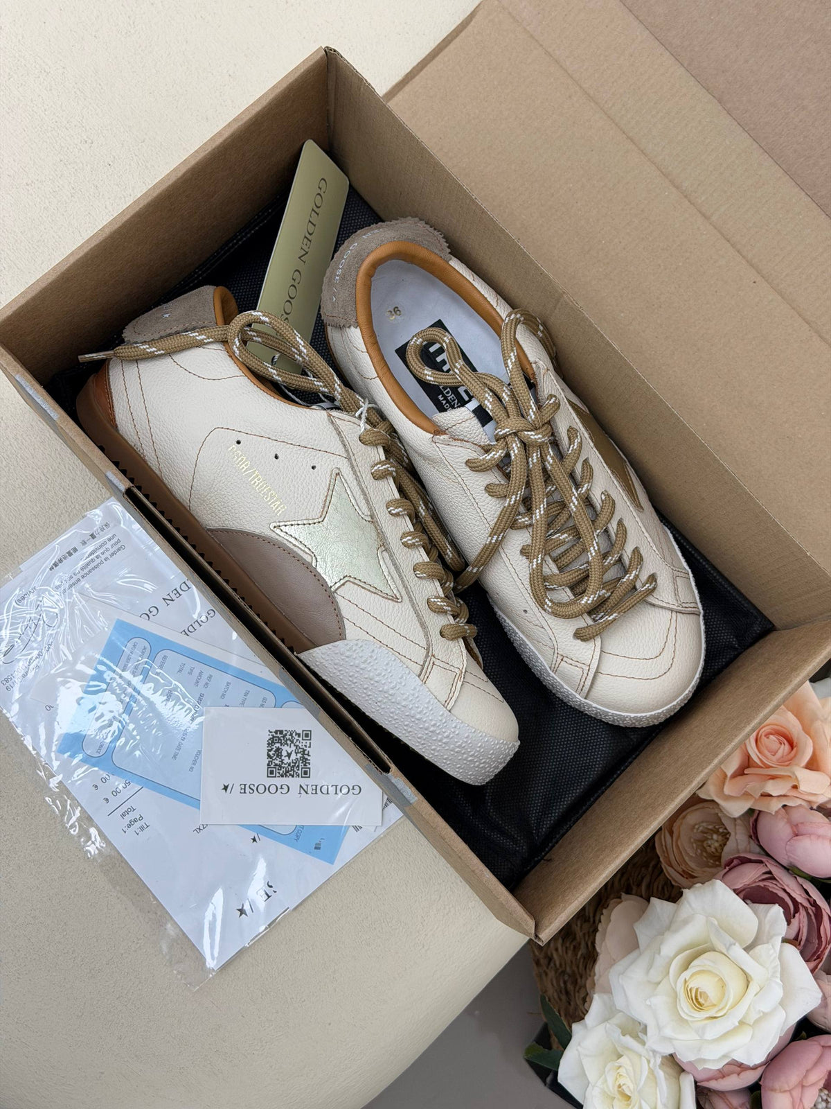 Aurelia Gold Yıldız Detaylı Sneaker – Krem & Altın
