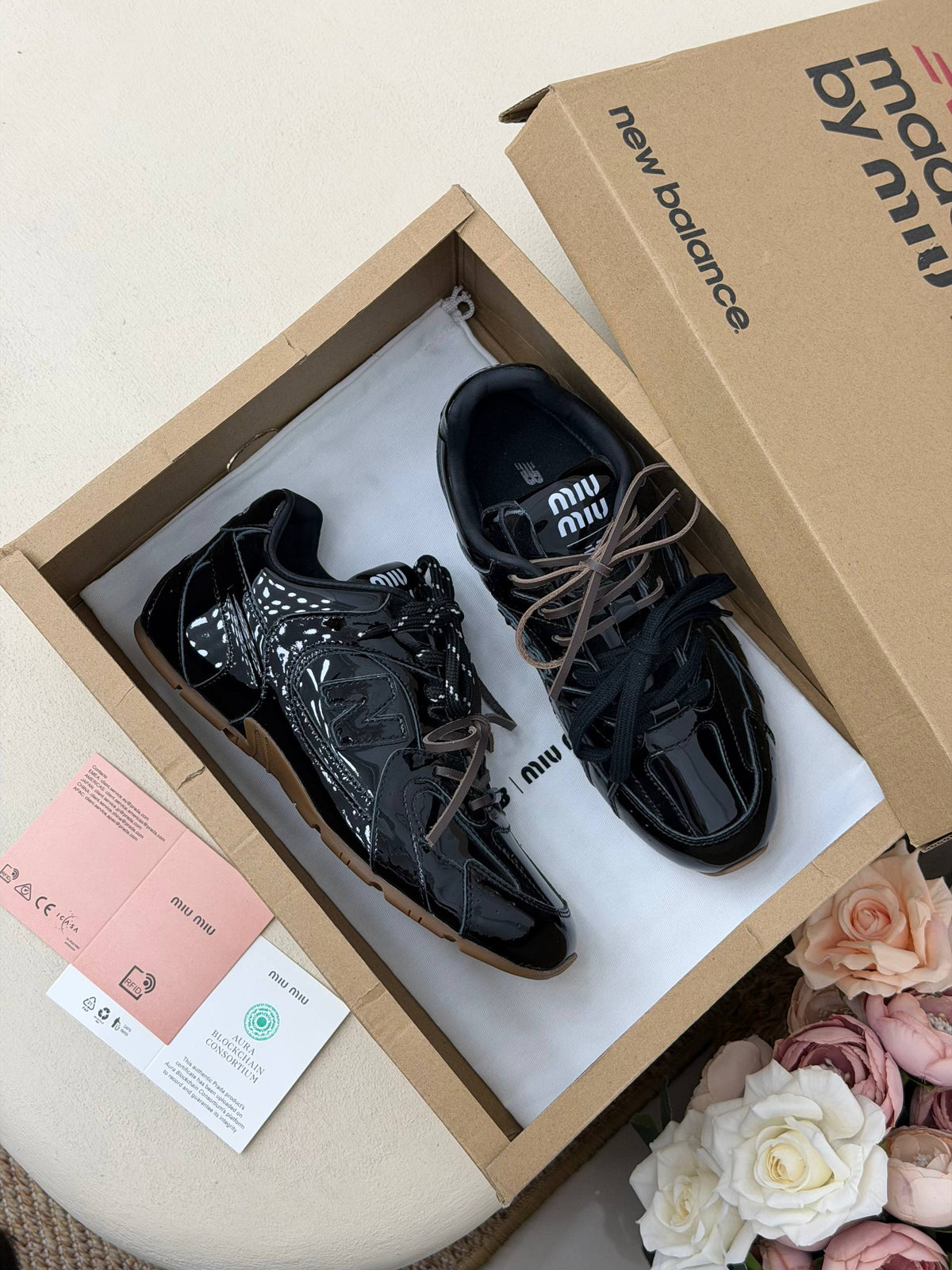 Noir Gloss Retro Sneaker – Parlak Siyah