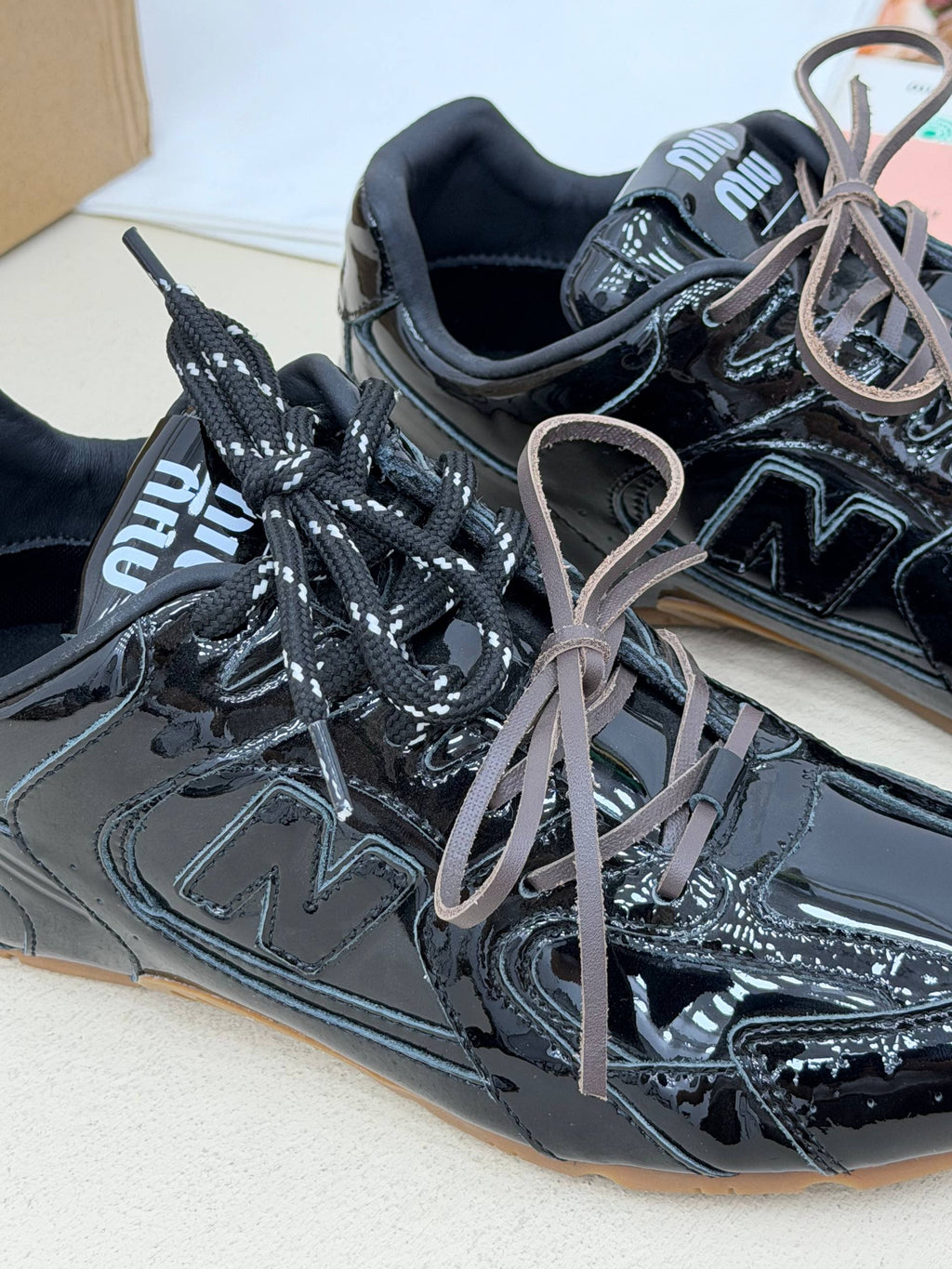 Noir Gloss Retro Sneaker – Parlak Siyah