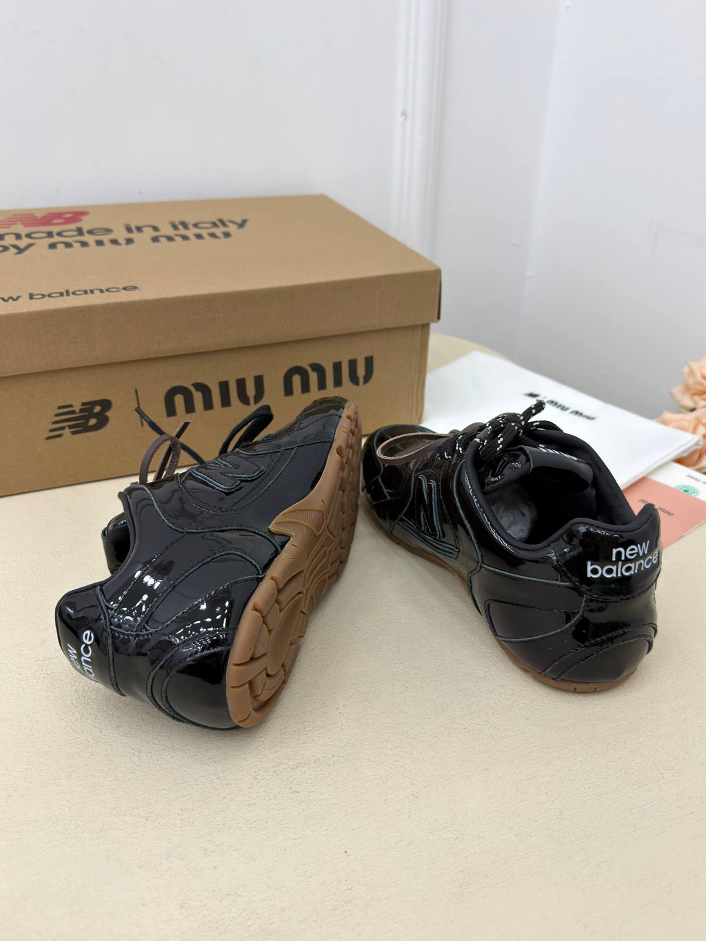 Noir Gloss Retro Sneaker – Parlak Siyah