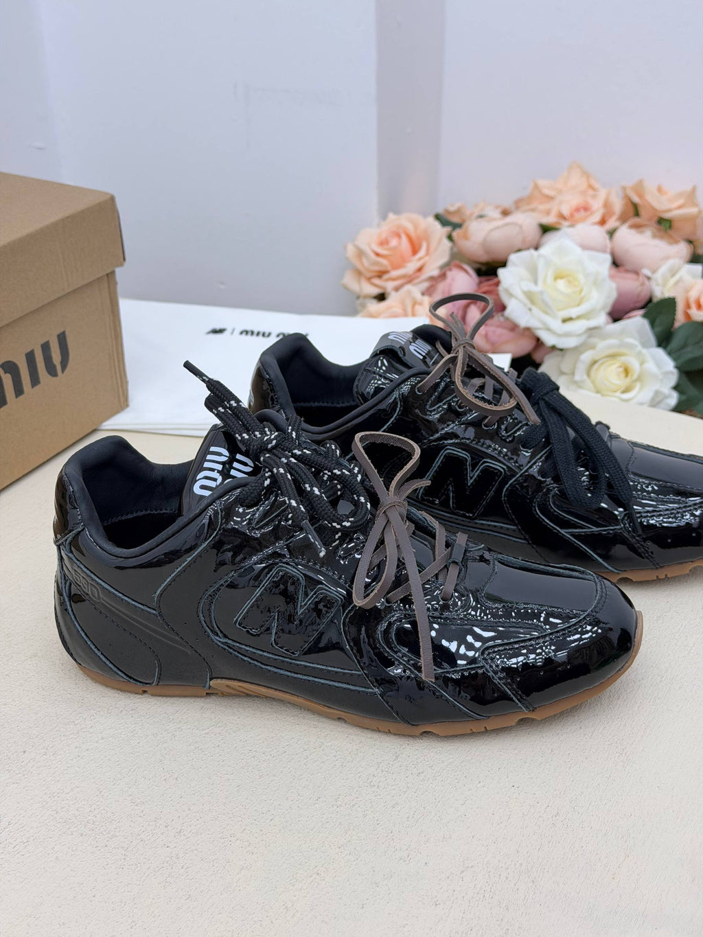 Noir Gloss Retro Sneaker – Parlak Siyah