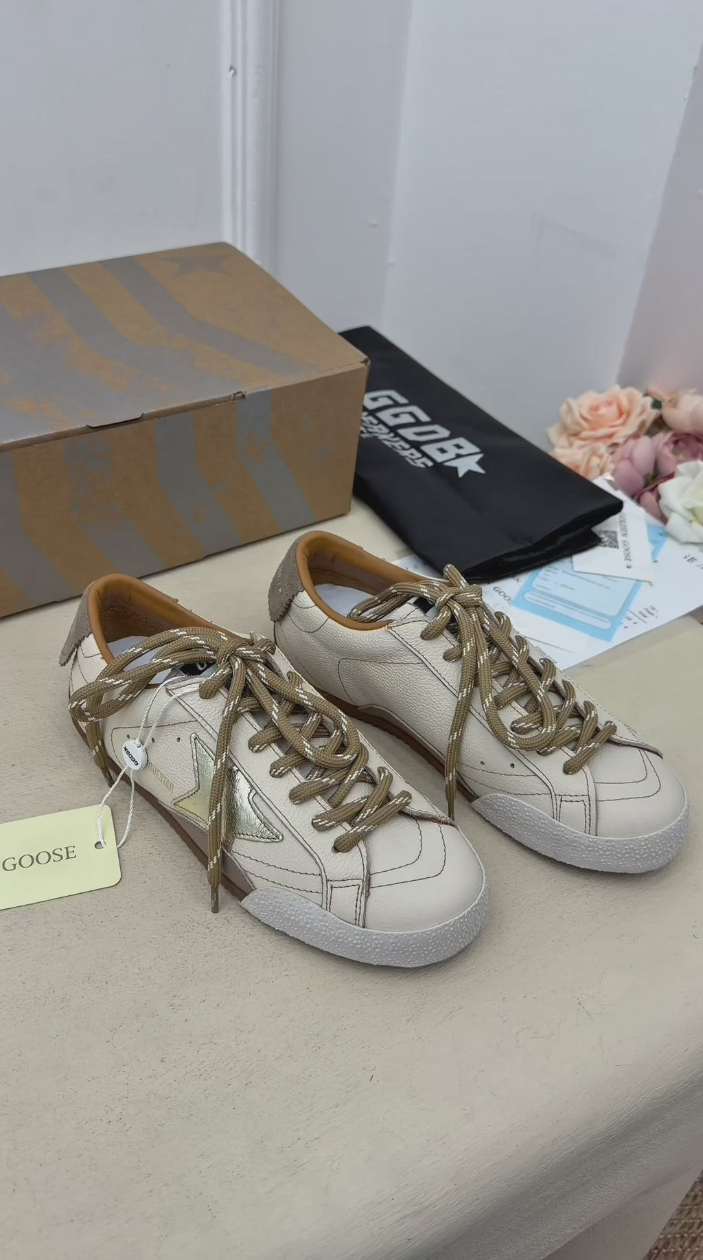 Aurelia Gold Yıldız Detaylı Sneaker – Krem & Altın